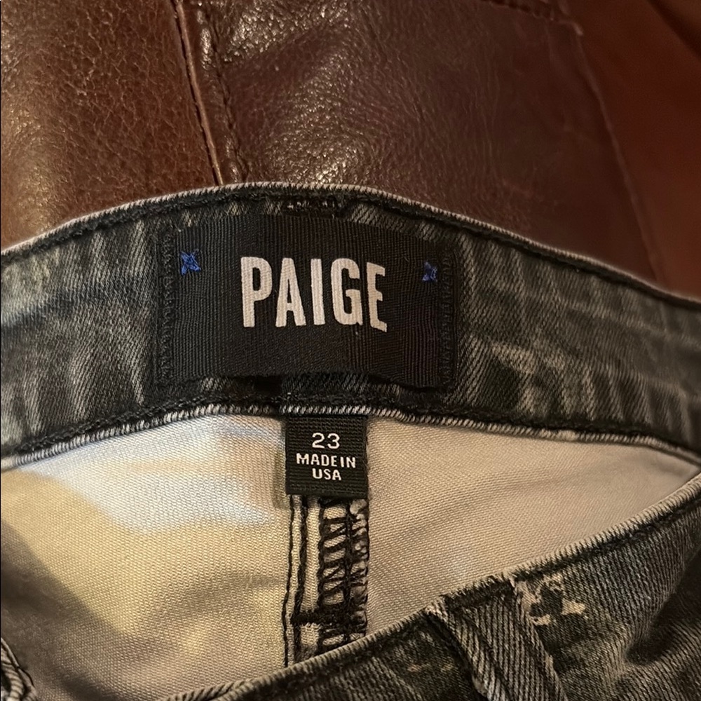 PAIGE Hoxton Straight Ankle in Black and Gray